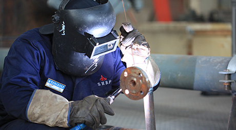 航天泵閥工(gōng)作人員