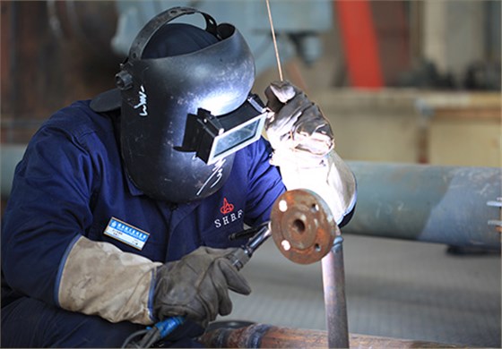 車間生(shēng)産人員作業(ye)圖-航天泵閥(fa)