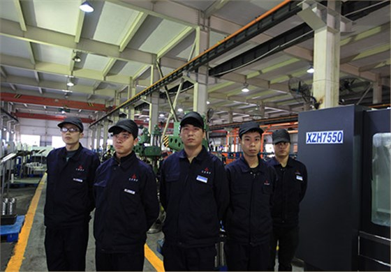 車間生産(chǎn)作業人員(yuán)合照-航天(tiān)泵閥